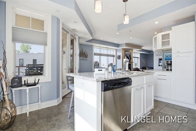 22 S Harbor Drive 202, Grand Haven, MI 49417