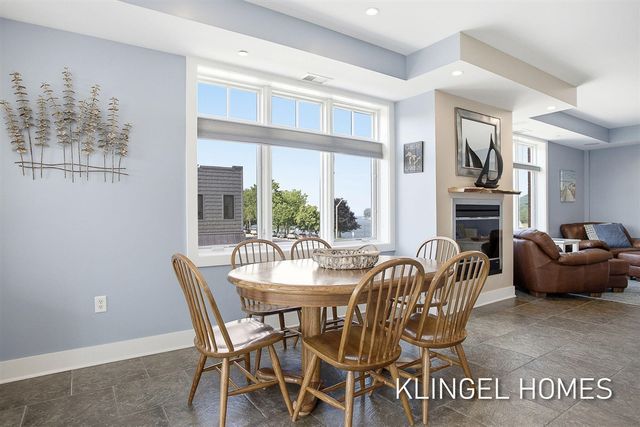 22 S Harbor Drive 202, Grand Haven, MI 49417