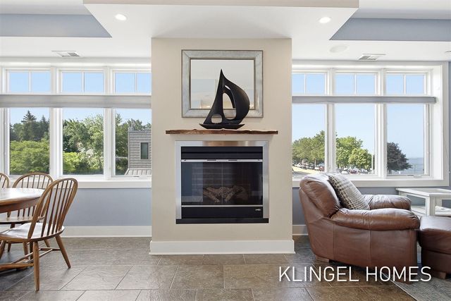 22 S Harbor Drive 202, Grand Haven, MI 49417