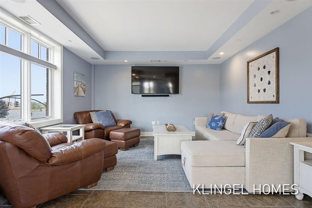 22 S Harbor Drive 202, Grand Haven, MI 49417