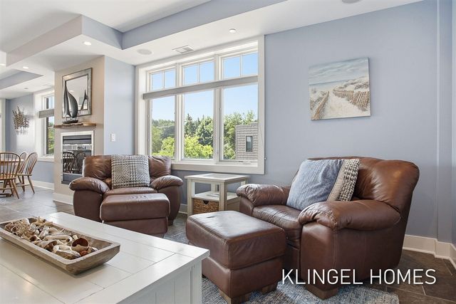22 S Harbor Drive 202, Grand Haven, MI 49417