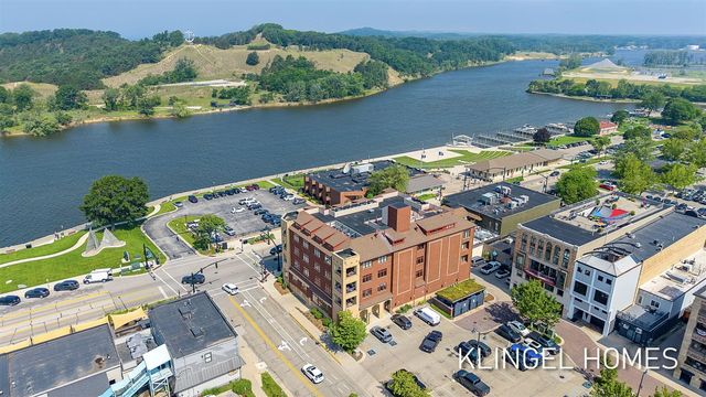 22 S Harbor Drive 202, Grand Haven, MI 49417