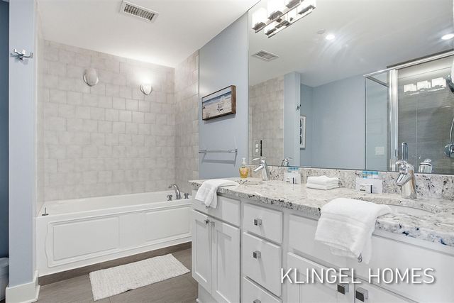 22 S Harbor Drive 202, Grand Haven, MI 49417