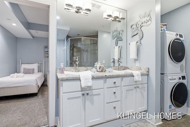 22 S Harbor Drive 202, Grand Haven, MI 49417