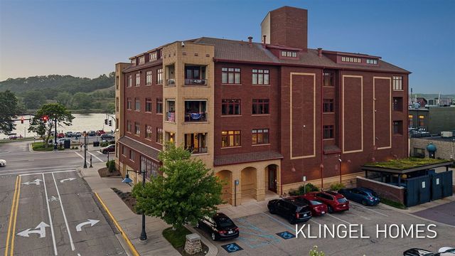 22 S Harbor Drive 202, Grand Haven, MI 49417