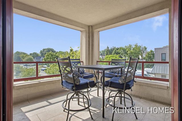 22 S Harbor Drive 202, Grand Haven, MI 49417