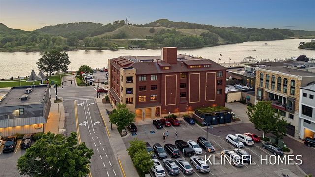 22 S Harbor Drive 202, Grand Haven, MI 49417