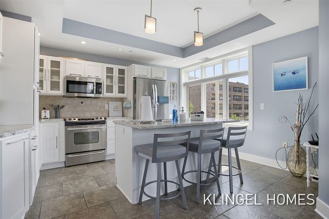 22 S Harbor Drive 202, Grand Haven, MI 49417