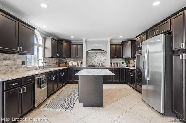 51141 Hook Drive, Macomb, MI 48042