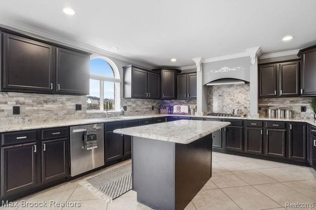 51141 Hook Drive, Macomb, MI 48042