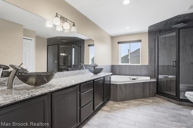 51141 Hook Drive, Macomb, MI 48042