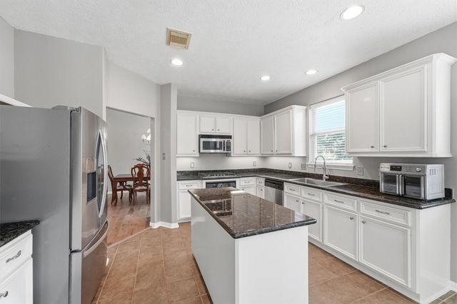 3504 Oak Landing, Conroe, TX 77304