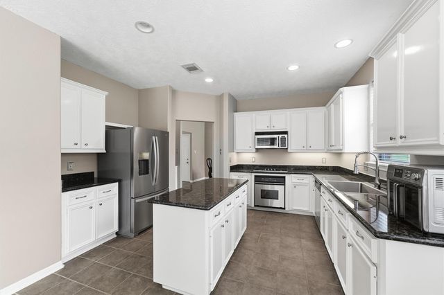 3504 Oak Landing, Conroe, TX 77304