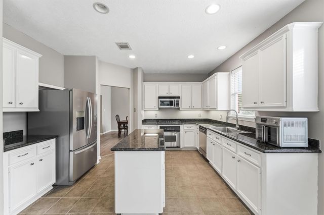 3504 Oak Landing, Conroe, TX 77304