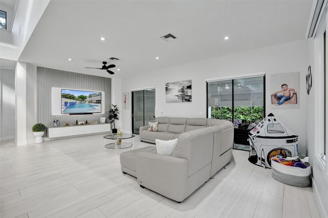 1712 Vestal Dr, Coral Springs, FL 33071