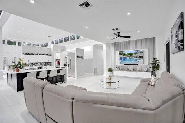 1712 Vestal Dr, Coral Springs, FL 33071