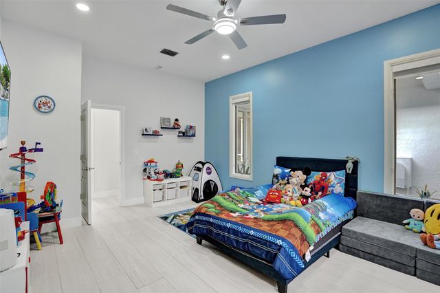 1712 Vestal Dr, Coral Springs, FL 33071