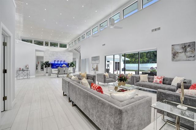 1712 Vestal Dr, Coral Springs, FL 33071