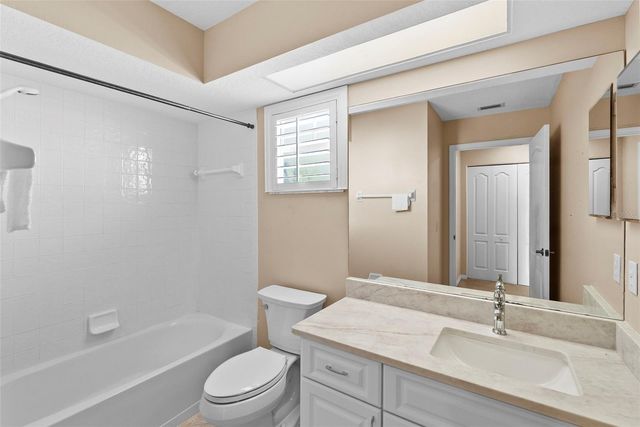 1743 LAKE HERON, Lutz, FL 33549