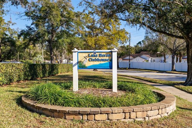 1743 LAKE HERON, Lutz, FL 33549