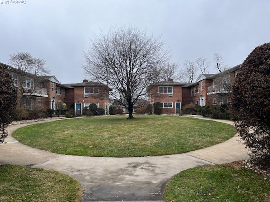 96 Shore Road B2, Port Washington, NY 11050