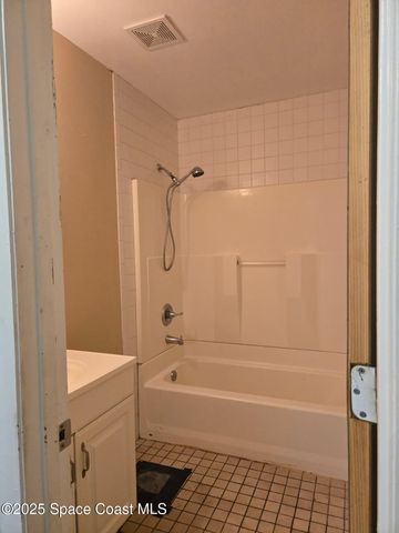 1013 Wacona Street SE, Palm Bay, FL 32909