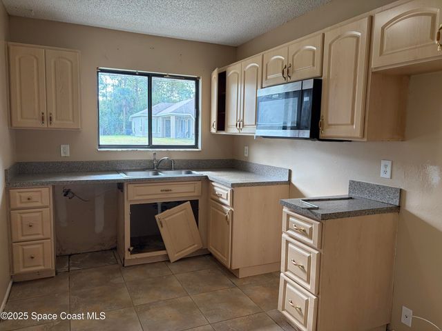 1013 Wacona Street SE, Palm Bay, FL 32909