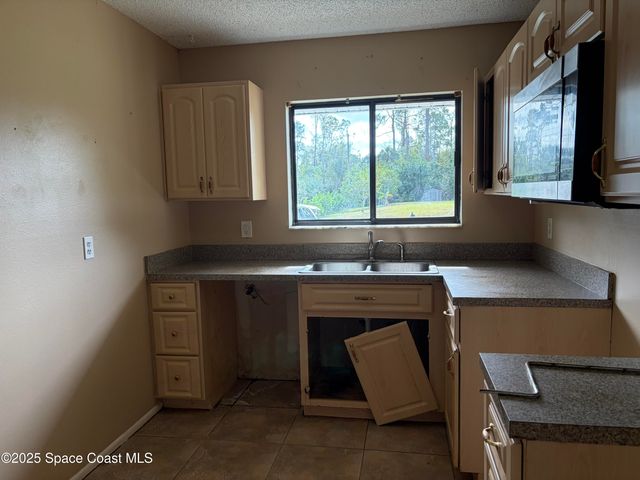 1013 Wacona Street SE, Palm Bay, FL 32909