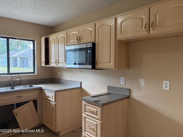 1013 Wacona Street SE, Palm Bay, FL 32909