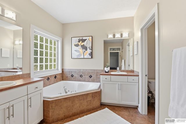 10251 Margo Street, La Vista, NE 68128