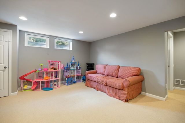 32 Kendrick Drive, South Burlington, VT 05403