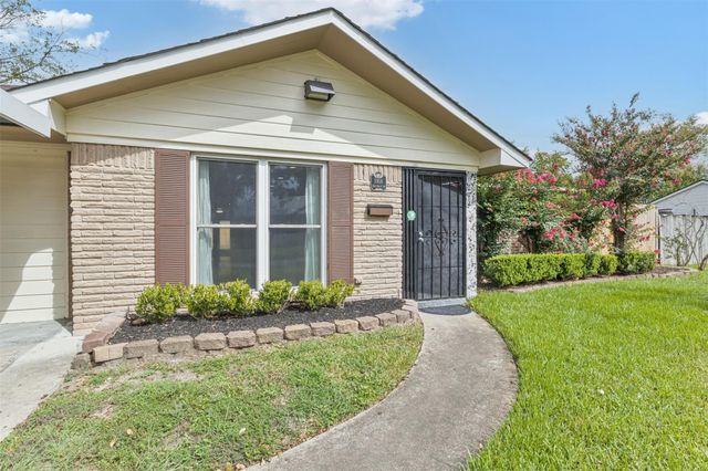 1918 Crestdale Drive, Houston, TX 77080