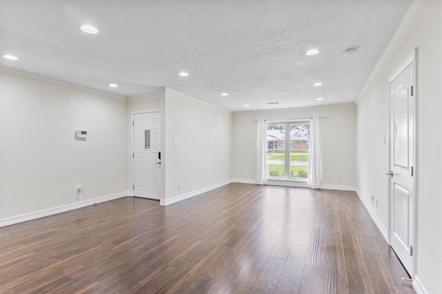 1918 Crestdale Drive, Houston, TX 77080