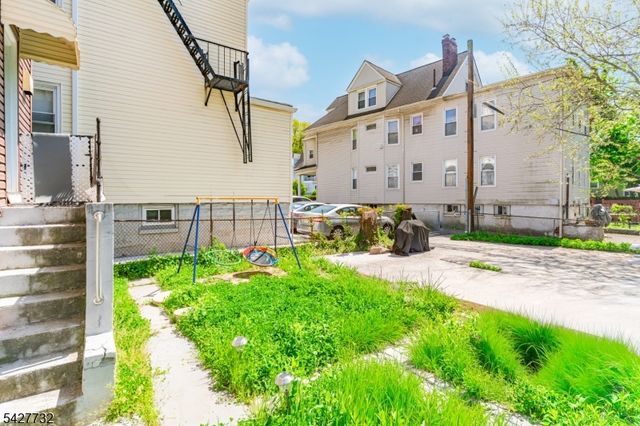 55 New St, East Orange City, NJ 07017