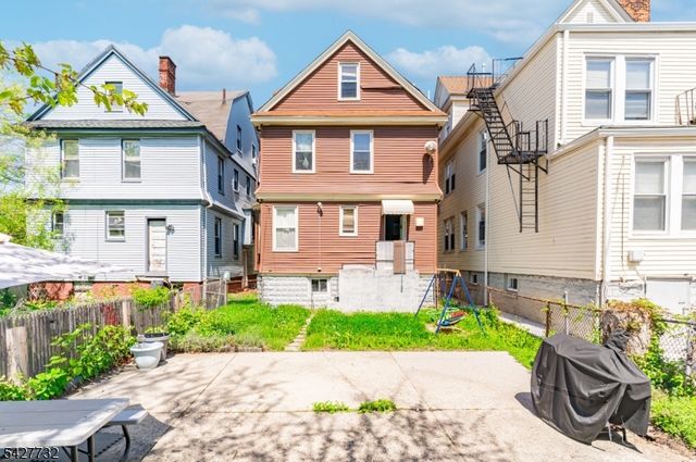 55 New St, East Orange City, NJ 07017