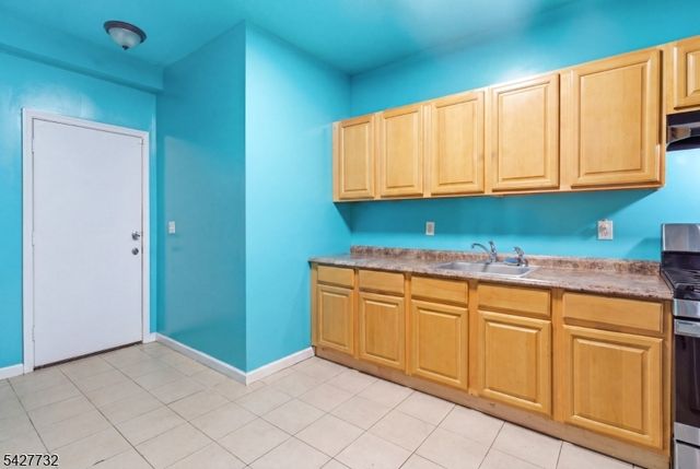 55 New St, East Orange City, NJ 07017