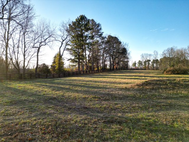 10001 Davis Branch Rd, Bon Aqua, TN 37025