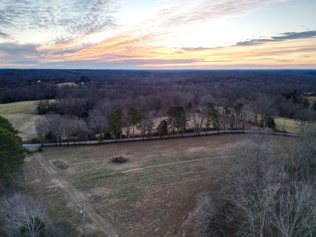 10001 Davis Branch Rd, Bon Aqua, TN 37025