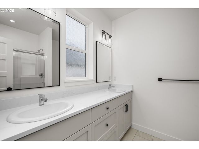 25323 E BROADWAY Ave, Veneta, OR 97487