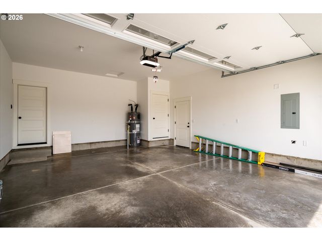 25323 E BROADWAY Ave, Veneta, OR 97487