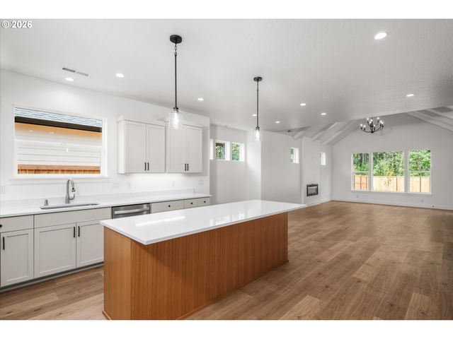 25323 E BROADWAY Ave, Veneta, OR 97487