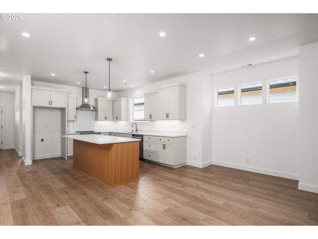 25323 E BROADWAY Ave, Veneta, OR 97487