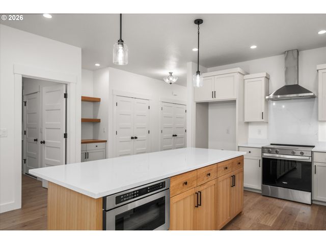 25323 E BROADWAY Ave, Veneta, OR 97487