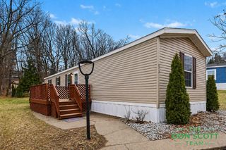 6913 Sandwood Street NE, Rockford, MI 49341