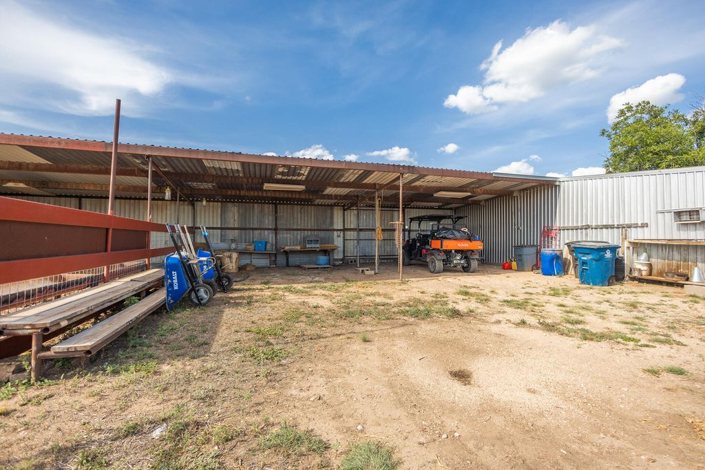 Image 13 of property listing at 11733 N Walnut Grove Road, San Angelo, TX 76901