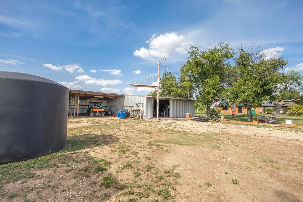 Image 16 of property listing at 11733 N Walnut Grove Road, San Angelo, TX 76901