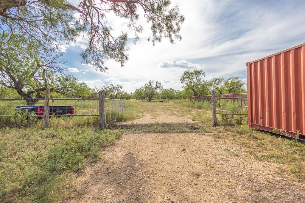 Image 25 of property listing at 11733 N Walnut Grove Road, San Angelo, TX 76901