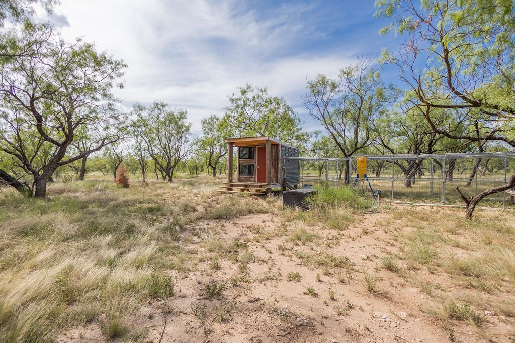 Image 26 of property listing at 11733 N Walnut Grove Road, San Angelo, TX 76901