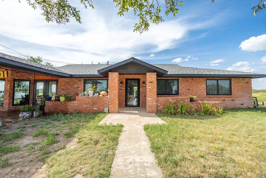 Image 3 of property listing at 11733 N Walnut Grove Road, San Angelo, TX 76901