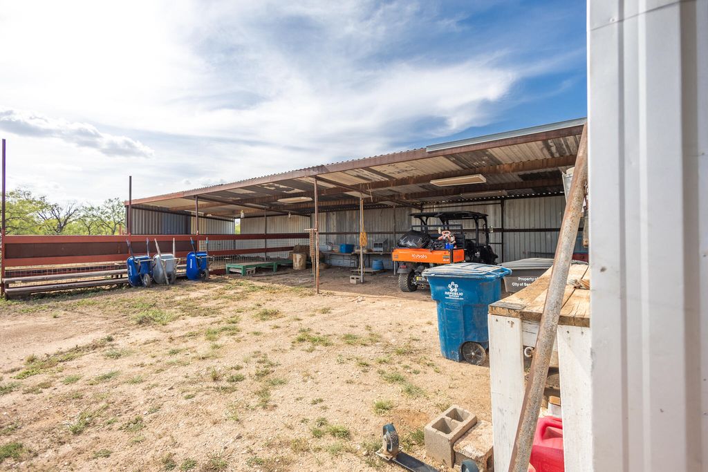 Image 36 of property listing at 11733 N Walnut Grove Road, San Angelo, TX 76901
